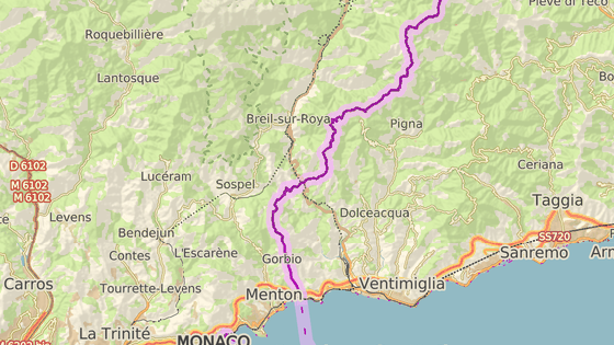 Herrou pomhal uprchlkm z italskho msta Ventimiglia (mode), do francouzskho Breil-sur-Roya (erven). Msta jsou vzdlena asi 24 kilometr.