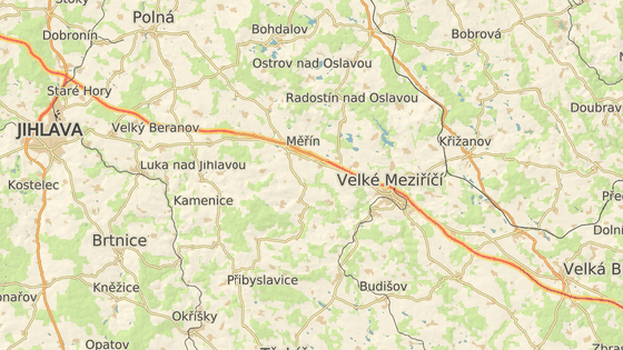 S omezeními musí řidiči od víkendu počítat v úseku mezi Měřínem (červená značka) a Velkým Meziříčím-západ (modrá značka). S omezeními musí řidiči od víkendu počítat v úseku mezi Měřínem (červená značka) a Velkým Meziříčím-západ (modrá značka).