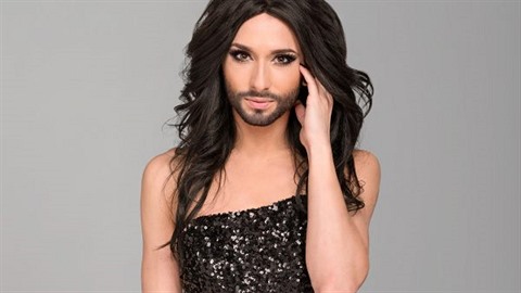 Conchita Wurst je nejkrsnj vousatou zpvakou.