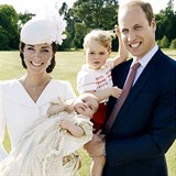 Kate, Charlotte, George a William na fotografii ze ktin mal princezny.