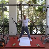 Vladimir Putin si dv do tla.