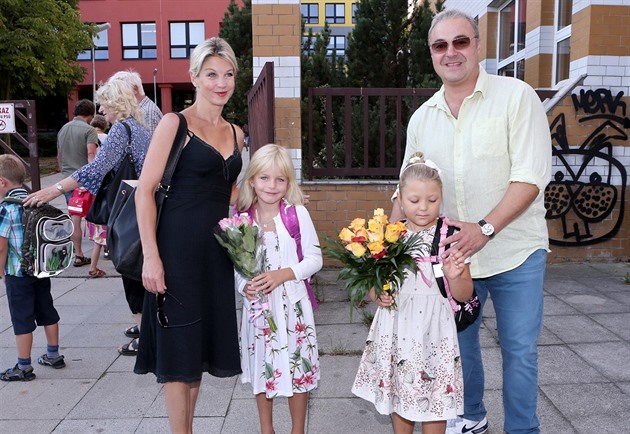 Sabina Laurinov s dcerou Majou a Martin Zounar s dcerou Claudi.