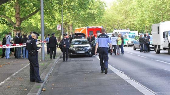 Islmsk extrmista pobodal policistku v Berln.