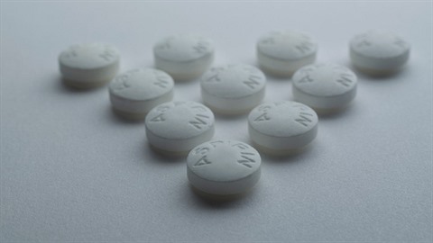 Aspirin údajn pomáhá proti rakovin.