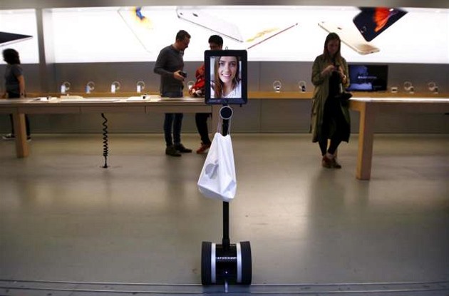 ena postavila do fronty na iPhone 6s místo sebe robota s iPadem