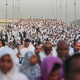 Na pou do Mekky se letos vydaly 2 miliony muslim.