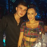 Enki Bracaj a jej dekolt budou sledovat divci albnsk TV.
