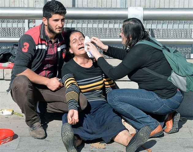Výbuchy v Turecku zranily desítky lidí.