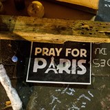 Pray for Paris, heslo, kter se stalo symbolem teroristickch tok.