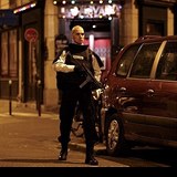 Francie vyhlsila vjimen stav, v ulicch je na 1500 policist.