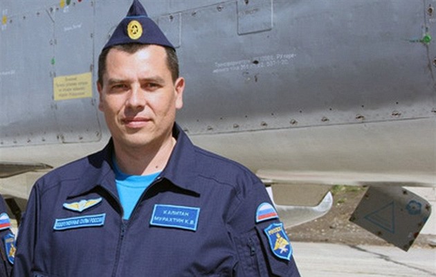 Kapitán Konstantin Murathi byl jedním ze dvou pilot ruského bombardéru...