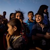Dti Kurd v uprchlickm tboe neprovaj zrovna ideln dtstv.