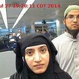 Syed Farook a jeho ena Tashfeen Malik na fotografii z letit.