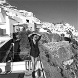 S Leoem se Monika podvala i na Santorini.