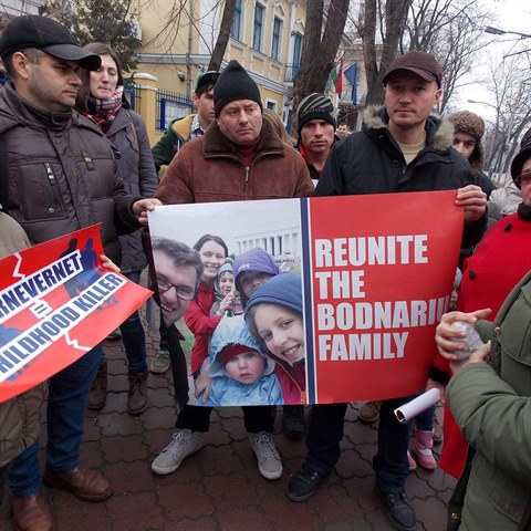 Demonstrace za rumunskou rodinu, kterou rozdlila norsk socilka.