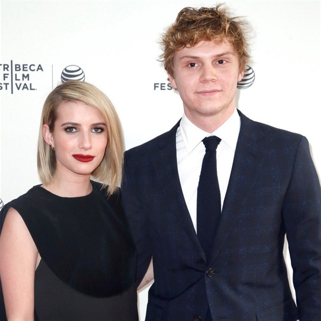 Emma Roberts a Evan Peters