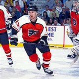 NHL si zahrl tak za Philadelphii Flyers.