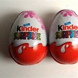 Kinder Surprise v edici pro dvky.