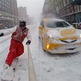 Sníh v New Yorku si lze užít i netradičně. Sníh v New Yorku si lze užít i netradičně.