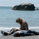 Film se odehrv na pustm ostrov, kde ztroskotanec nalz mrtv tlo a sna...