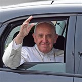 Pape Frantiek se me usmvat. Auto, kterm se vozil bhem nvtv Ameriky...