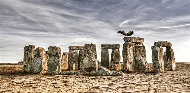 Polorozpadl Stonehenge.