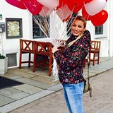 Lucie Borhyov se pochubila fotkou s balonky ve tvaru srdce!