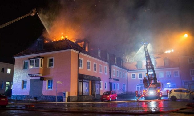 Plánovanou ubytovnu pro uprchlíky v Sasku v noci nkdo zapálil.