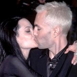 Nechutn polibek Angeliny Jolie s jejm bratrem na Oscarech v roce 2000.