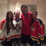 Na hokeji se Janda se svou manelkou Alici a dcerou Elikou potkal i s...