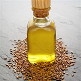 Lnn olej obsahuje velk mnostv omega-3 mastnch kyselin. Lze ho pidvat do...
