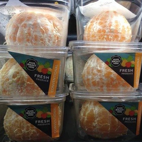 Tahle fotka zpsobila skandl a obchod musel oloupan mandarinky dokonce...