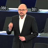 Sulk je zrove poslancem evropskho parlamentu.