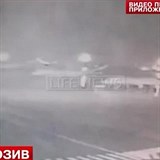 Pd letadla v Rusku zachytilo nkolik kamer.