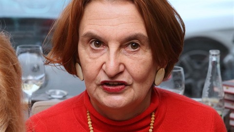 Eva Holubová pila o mobil se vemi kontakty.