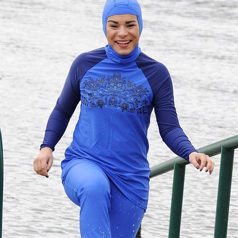 Mdn etzec Marks and Spencer zaal s prodejem muslimskch plavek...