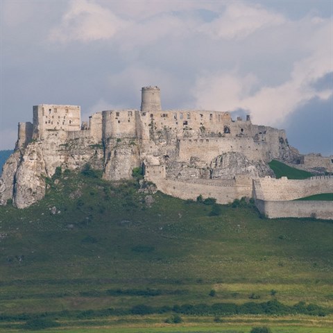 Spisk hrad je se svm pdorysem nejrozshlej hradn zceninou ve Stedn...