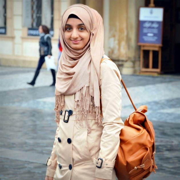 Eman Ghaleb je sedmnáct let a chodí do druháku teplického gymplu. pro mnohé je...