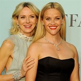 Tv Naomi Watts odhaluje pokroil vk. O pouhch 7 let mlad Reese vedle n...