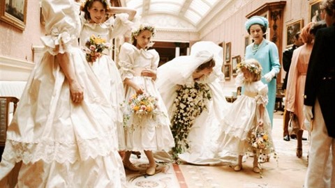 Jedna zákulisní fotografie ze svatby Diany Spencerové.
