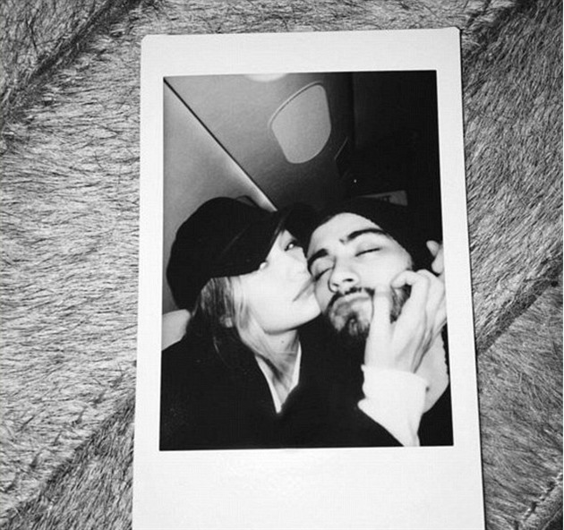 Zayn dává lásku k Gigi najevo, Perrie je u taky zadaná