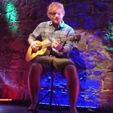 Ed Sheeran vystoupil v peep show!