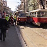 Tramvajov doprava byla na trase odklonna a dolo i k omezen provozu...