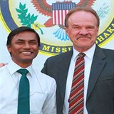 Mannan byl oblbenm pracovnkem americk ambasdy v Bangladi.