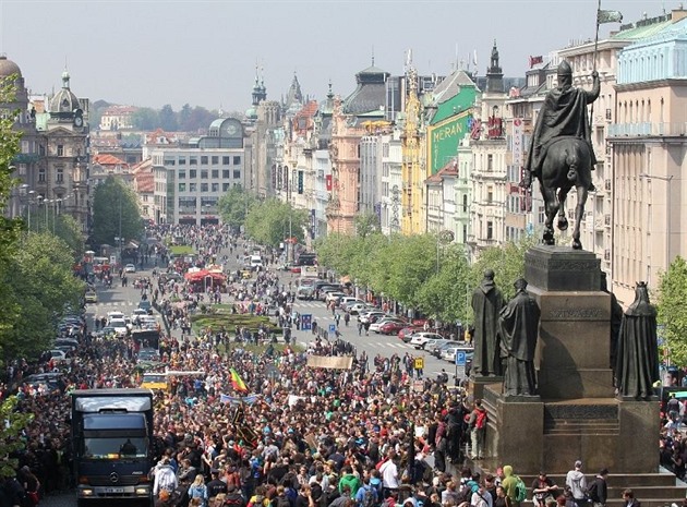 Prvomájová Praha patí u tradin demonstracím. Letos jich je nahláeno deset.