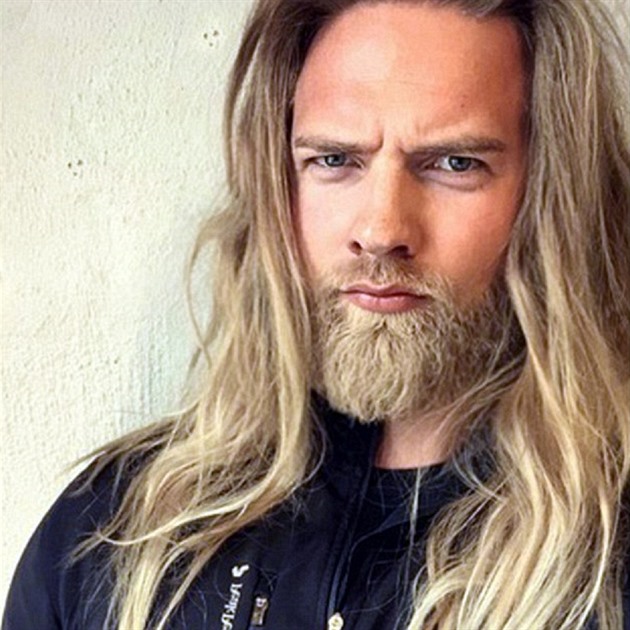 Kvli jeho vzhledu mnoho lid pezdv Lassemu sexy viking. On si z toho tkou...