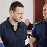 Plzesk taxik Jan D. byl za kyselinov tok na svou partnerku odsouzen ke 23...