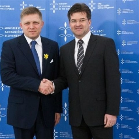 Lajčák patří k blízkým spolupracovníkům slovenského premiéra Roberta Fica. Ten ho v kandidatuře do čela OSN podporuje.