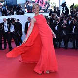 Petra na sebe v Cannes strhla vekerou pozornost.