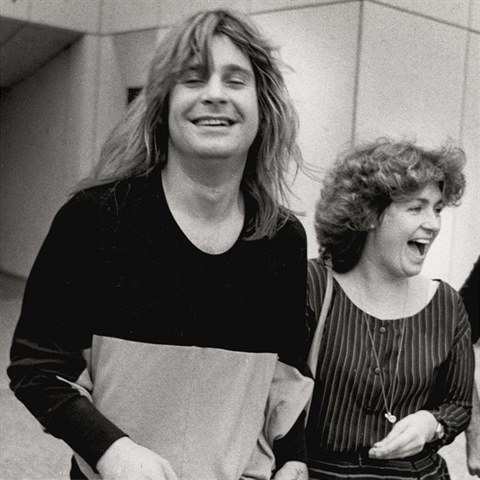 Sharon s Ozzym ped svatbou v roce 1982.